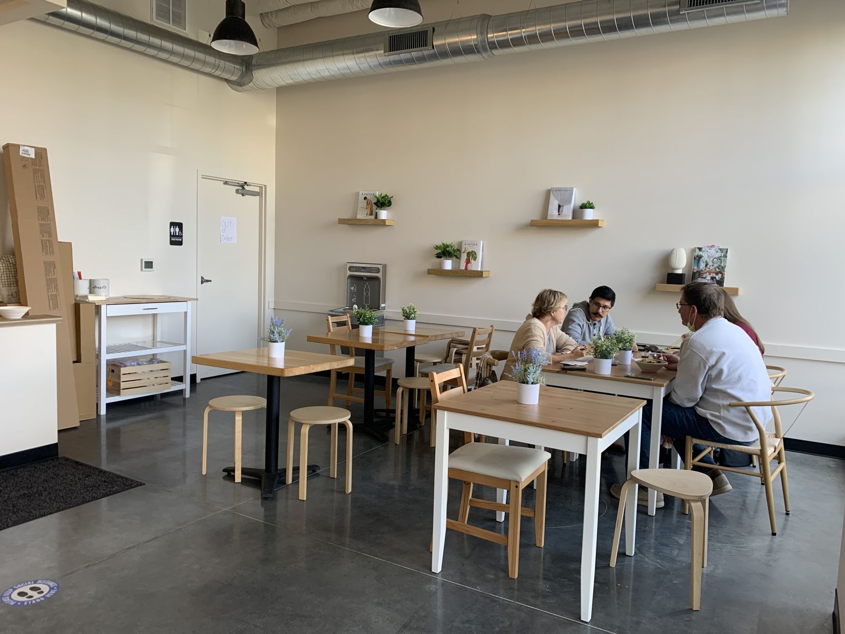 Poke Bar dining room